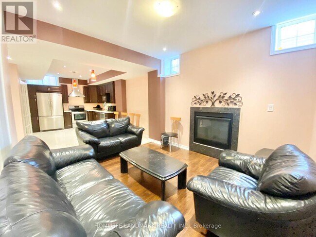 19 Dunrobin Cres in Vaughan, ON - Building Photo - Building Photo