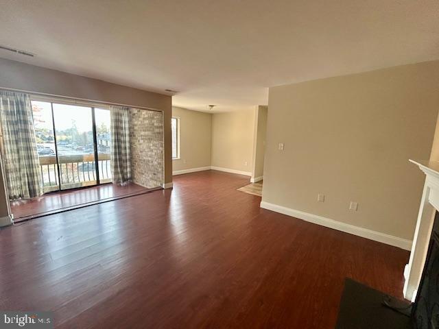 10596 Twin Rivers Rd in Columbia, MD - Foto de edificio