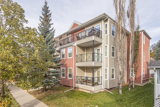 Cloverdale Hill Condominium in Edmonton, AB - Building Photo - Building Photo