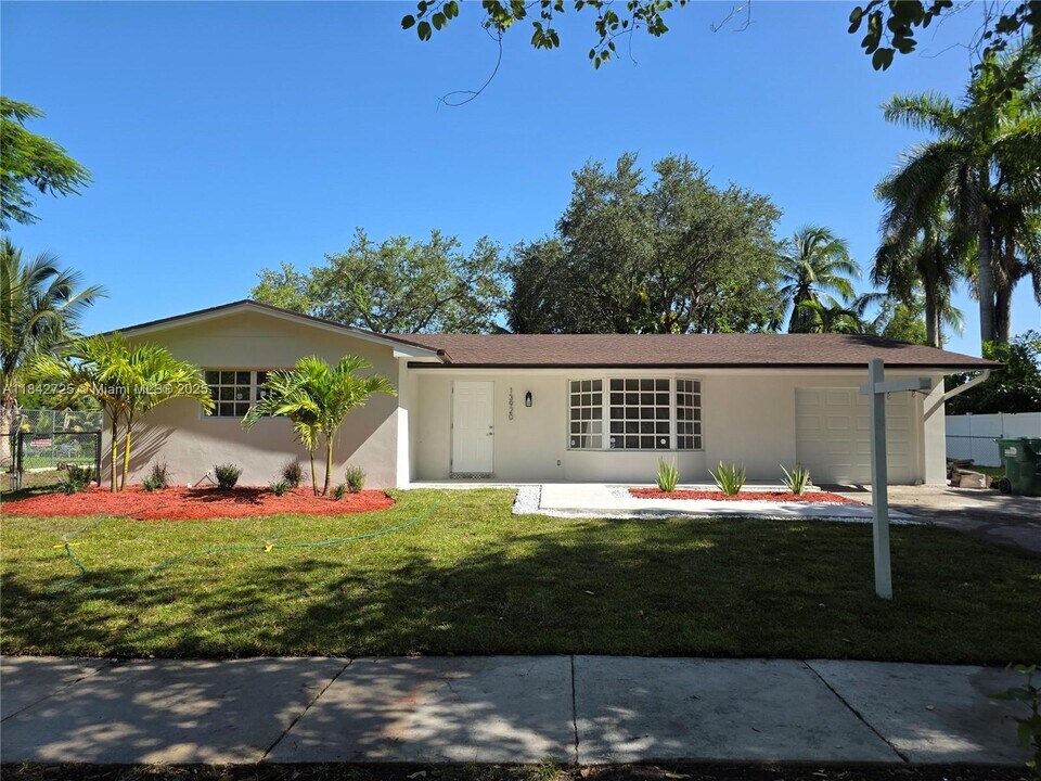 13920 Kendale Lakes Blvd in Miami, FL - Building Photo