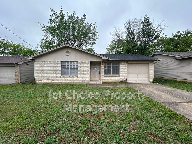 3307 Aurora St in Haltom City, TX - Building Photo