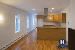 22 Saint Cyprians Pl in Boston, MA - Building Photo