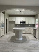 12508 Schooner Dr in Bakersfield, CA - Building Photo - Building Photo