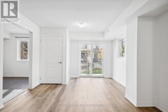 27 Madelaine Dr in Barrie, ON - Building Photo - Building Photo