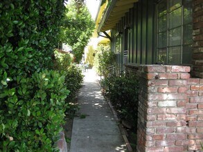 12817 Kling St, Unit 1 in Los Angeles, CA - Foto de edificio - Building Photo