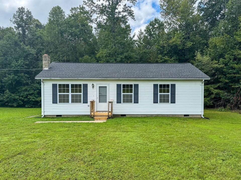 1117 Rising Sun Rd in Palmyra, VA - Building Photo