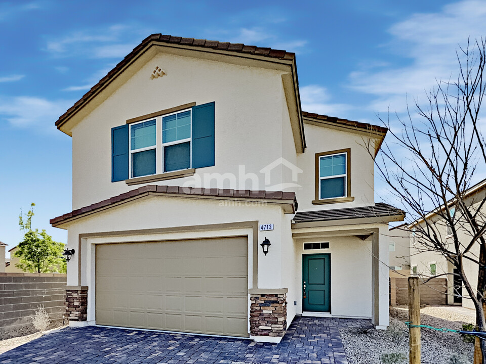 4713 Tire Swing St in North Las Vegas, NV - Foto de edificio