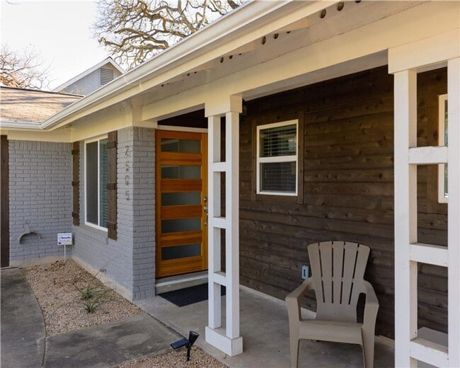 2505 Rogge Ln in Austin, TX - Foto de edificio - Building Photo