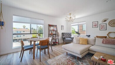 1037 N Vista St-Unit -203 in West Hollywood, CA - Building Photo - Building Photo