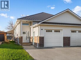 99 Gladstone Ave in Kingsville, ON - Building Photo