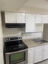 25 S Clinton Ave in Bay Shore, NY - Building Photo - Building Photo