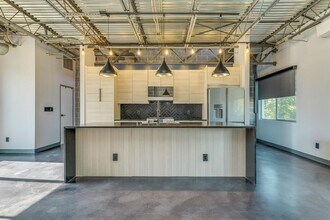 4801 S Congress Ave in Austin, TX - Foto de edificio - Building Photo