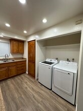 1236 N Columbus Ave, Unit 24 in Glendale, CA - Building Photo - Building Photo