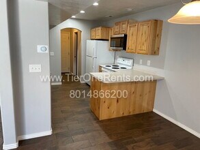 652 W 800 N in Clinton, UT - Building Photo - Building Photo