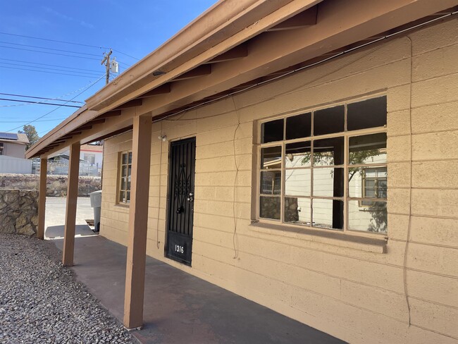 1316 St Johns Dr in El Paso, TX - Foto de edificio - Building Photo