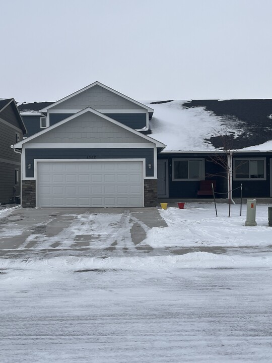 1552 Danny Pl in Cheyenne, WY - Foto de edificio