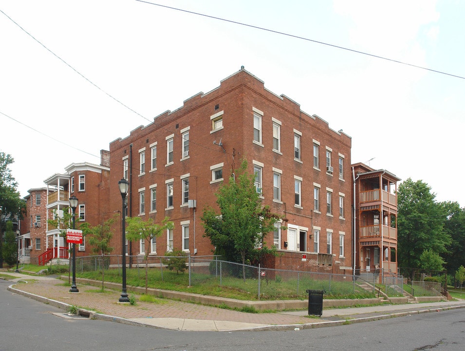 143-145 Putnam St in Hartford, CT - Building Photo