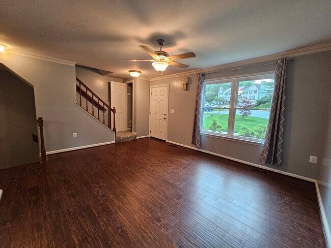 323 Felsted Ct in Sterling, VA - Building Photo - Building Photo