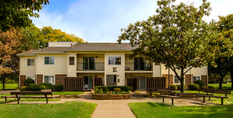 Kona Villa Apartments in Owosso, MI - Building Photo - Building Photo