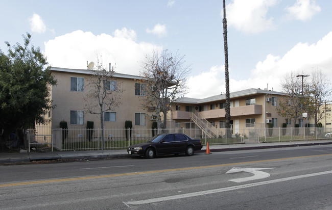 7013-7019 Coldwater Canyon Ave in North Hollywood, CA - Building Photo - Building Photo