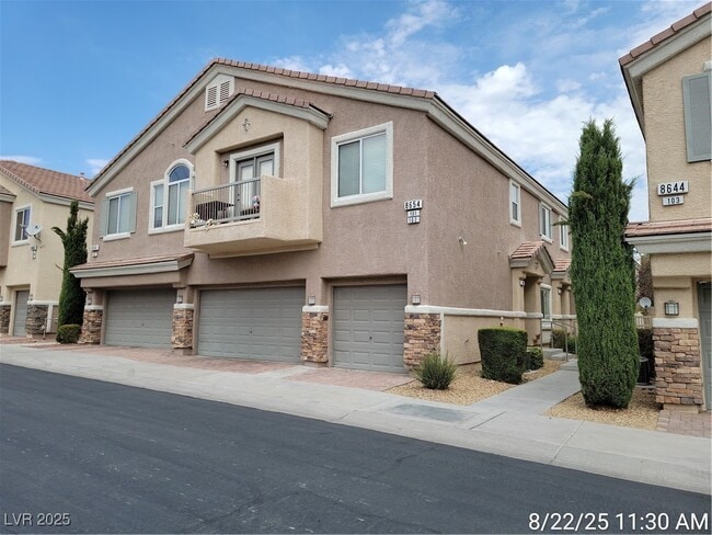 8654 Traveling Breeze Ave in Las Vegas, NV - Building Photo - Building Photo