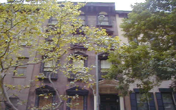 136 E 16th St in New York, NY - Foto de edificio