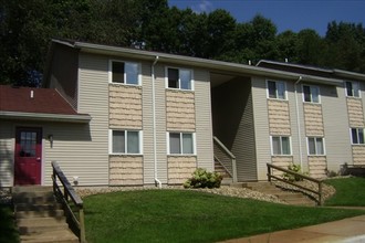 Parkwood Apartments in Jonesville, MI - Building Photo - Building Photo