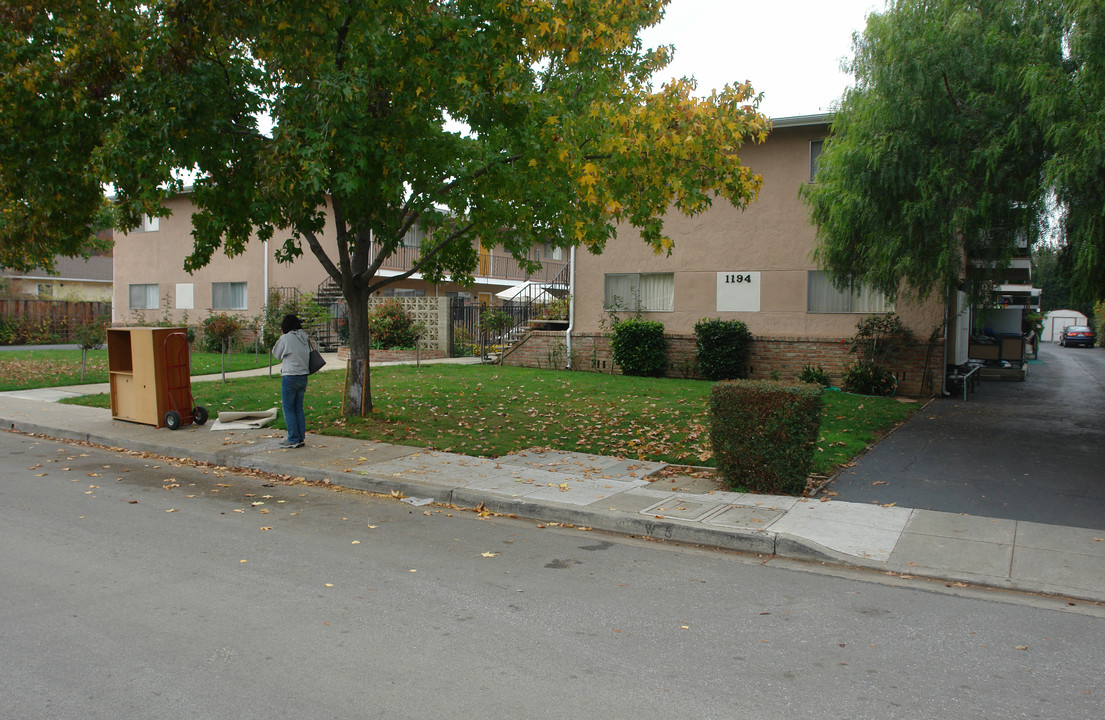 1194 Boranda Ave in Mountain View, CA - Building Photo