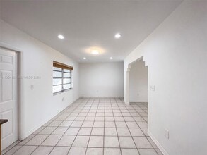 6295 SW 33rd St in Miami, FL - Building Photo - Building Photo