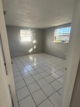 3215 Bright Dr in Holiday, FL - Foto de edificio - Building Photo