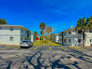 Howry Garden Apartments in DeLand, FL - Building Photo - Building Photo