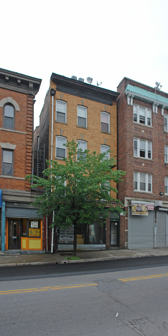 61 Mt Vernon Ave in Mount Vernon, NY - Building Photo - Building Photo