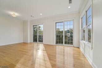 1212 The Plaza in Paramus, NJ - Building Photo - Building Photo