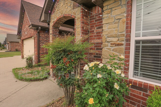 2202 SW Tupelo Ave in Bentonville, AR - Building Photo - Building Photo