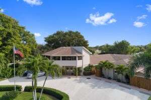 2016 Joy-Rene Ln, Unit 2 in North Palm Beach, FL - Building Photo