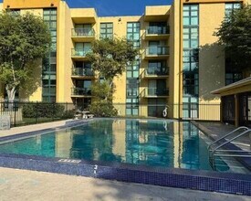 11790 SW 18th St, Unit 15 in Miami, FL - Building Photo - Building Photo