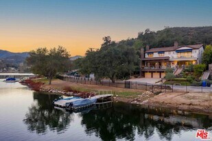 111 Lake Sherwood Dr in Lake Sherwood, CA - Building Photo