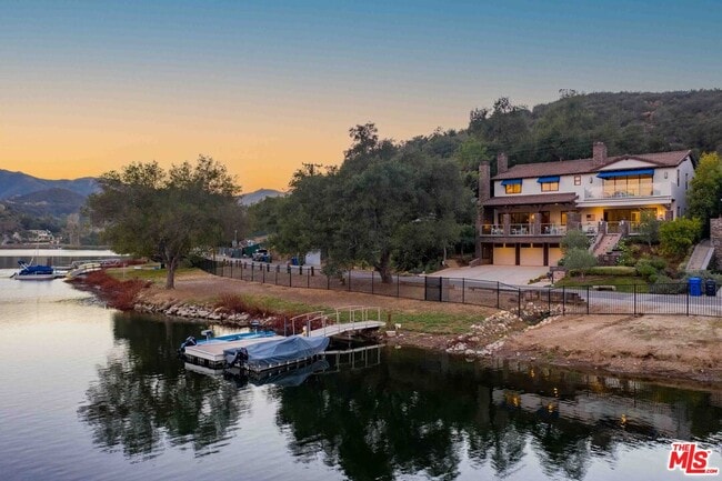 property at 111 Lake Sherwood Dr