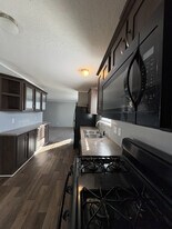 67 W Manor St in Oxford, MI - Building Photo