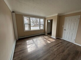 702 Confederation St in Sarnia, ON - Building Photo