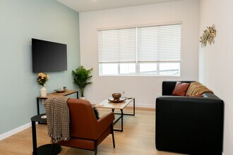 Monte in San Diego, CA - Foto de edificio - Building Photo