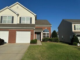 12069 Stratfield Pl Cir in Pineville, NC - Building Photo