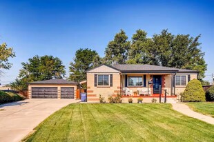 1367 S Beach Ct in Denver, CO - Building Photo