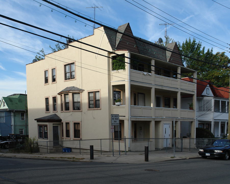 228-230 William St in Port Chester, NY - Building Photo