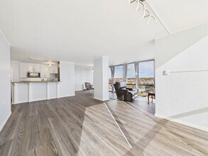 3100 E Cherry Creek S Dr in Denver, CO - Building Photo - Building Photo