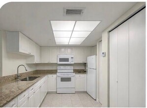 1100 Crestwood Ct S in Royal Palm Beach, FL - Building Photo - Building Photo