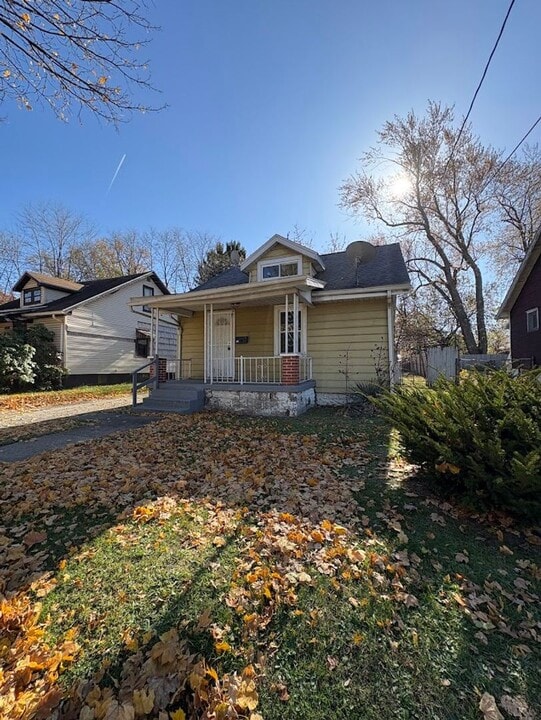 970 Eva Ave in Akron, OH - Building Photo