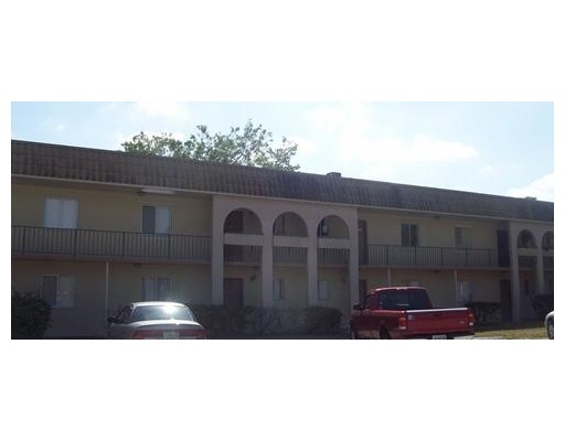 6040 Forest Hill Blvd in West Palm Beach, FL - Building Photo