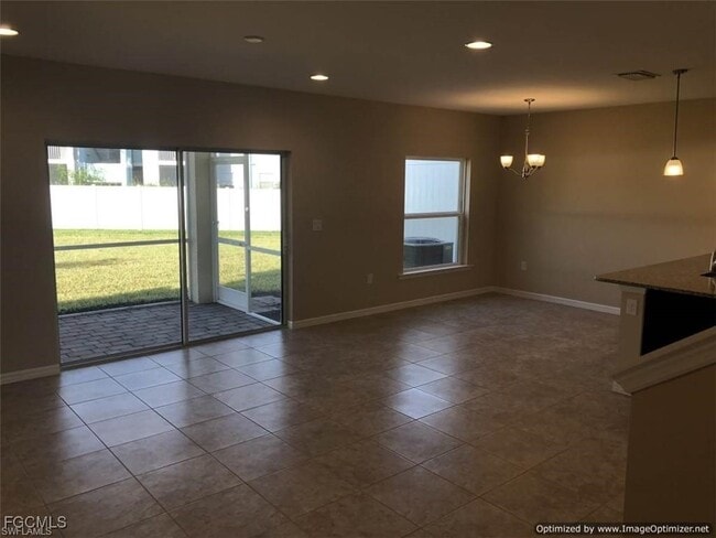 3820 Tilbor Circle in Ft. Myers, FL - Building Photo - Building Photo