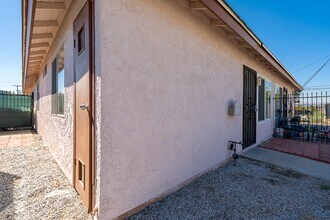 526 Greystone Ln in Hemet, CA - Building Photo - Building Photo